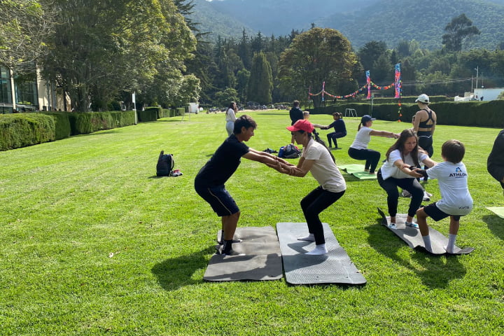 imagen de referencia de una educación para el deporte que fomenta el compañerismo