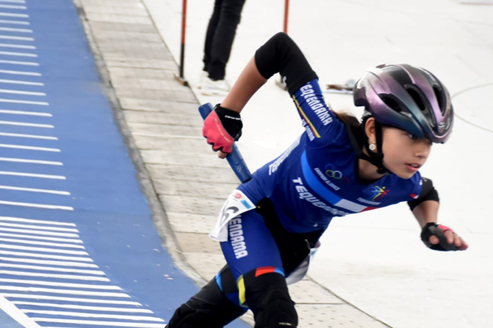 Patinadora femenina de alto rendimiento